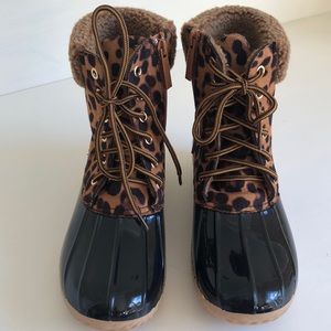 NWT Nature Breeze Cheetah Lace Water Boots